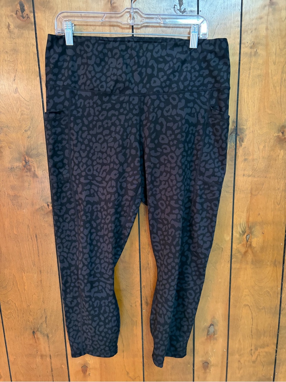 Yogalicious Black & Charcoal Leopard-Print Leggings